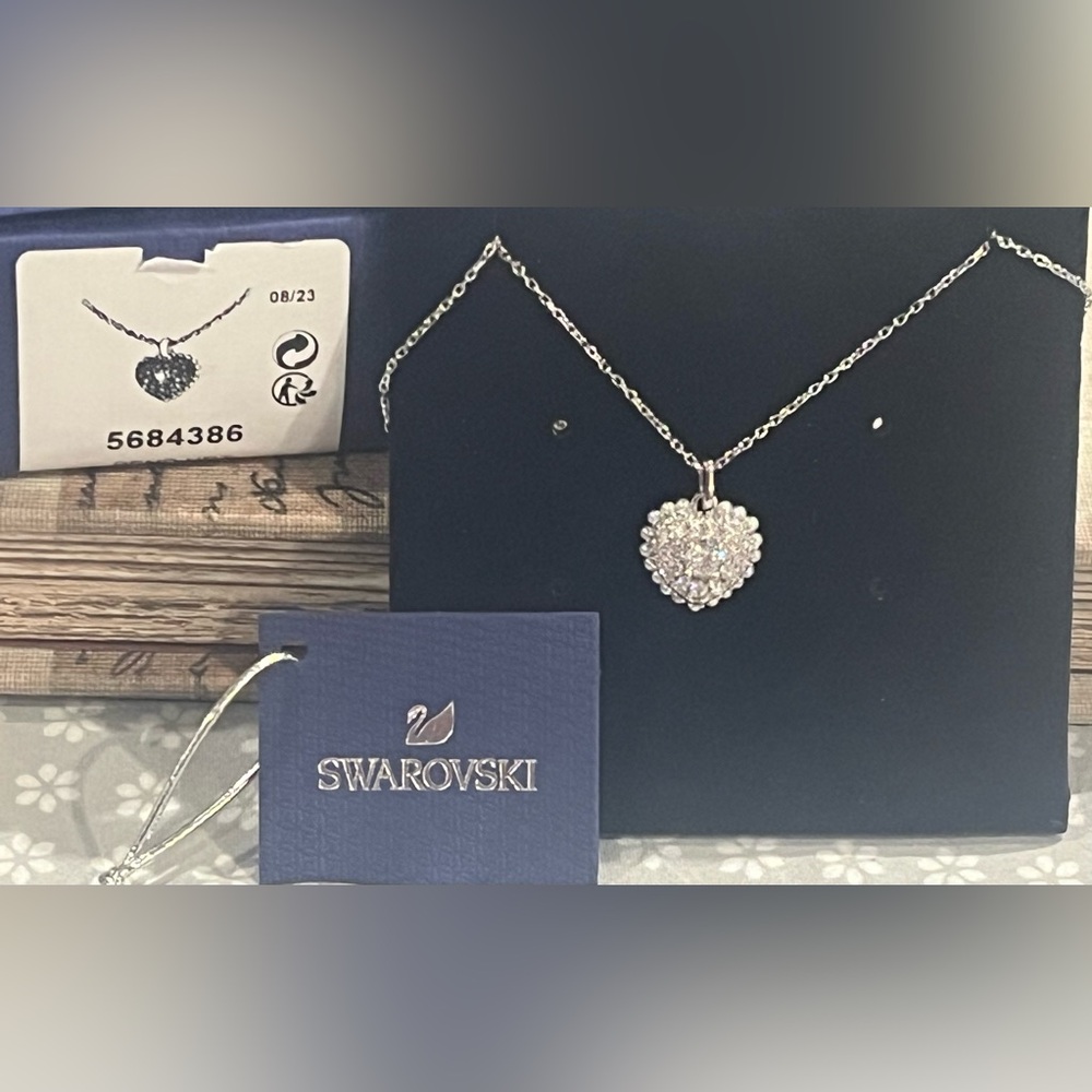 Swarovski Silver Heart Pendant White Crystal Necklace New in box - Picture 2 of 9